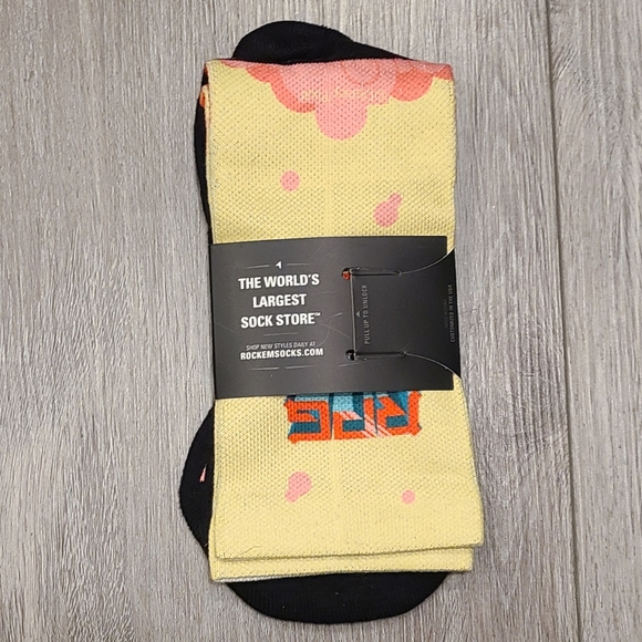 Disney Pixar Turning Red panda long socks - Picture 2 of 7